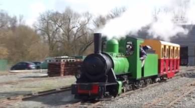 Locomotive à vapeur à anse